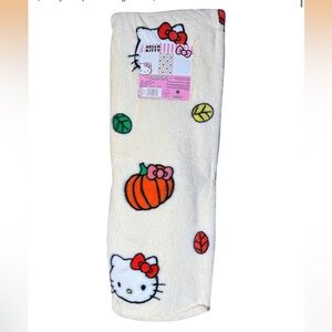 Northwest - Hello Kitty Autumn 60"x70" Cloud Throw Blanket
